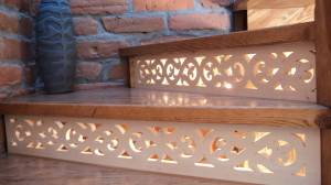Ażurowe ornamenty ozdobne schodów
