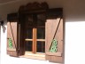 drewniana okiennica ozdobna z ornamentem - 01